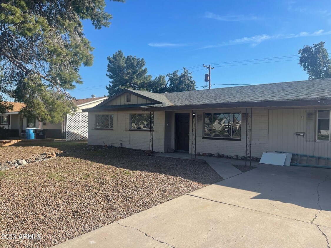 Primary Photo - 3213 W Charter Oak Rd