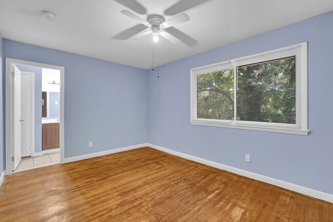 Foto del edificio - Beautiful, Newly Renovated 5 Bed 2 Bath si...