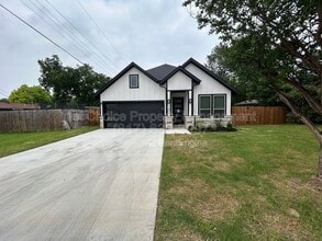 Building Photo - 1609 Sharon St