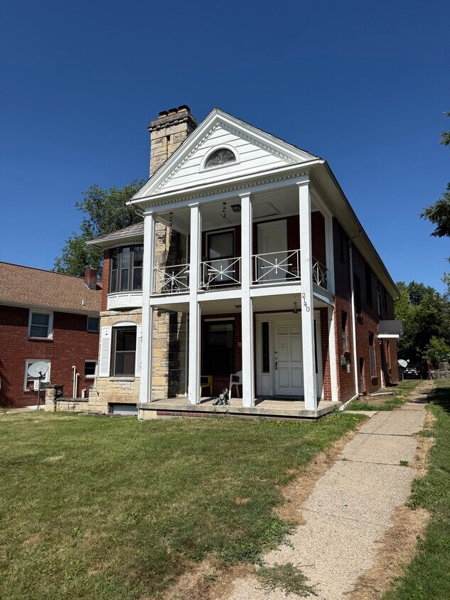 Foto del edificio - 2140 Wyndhurst Rd