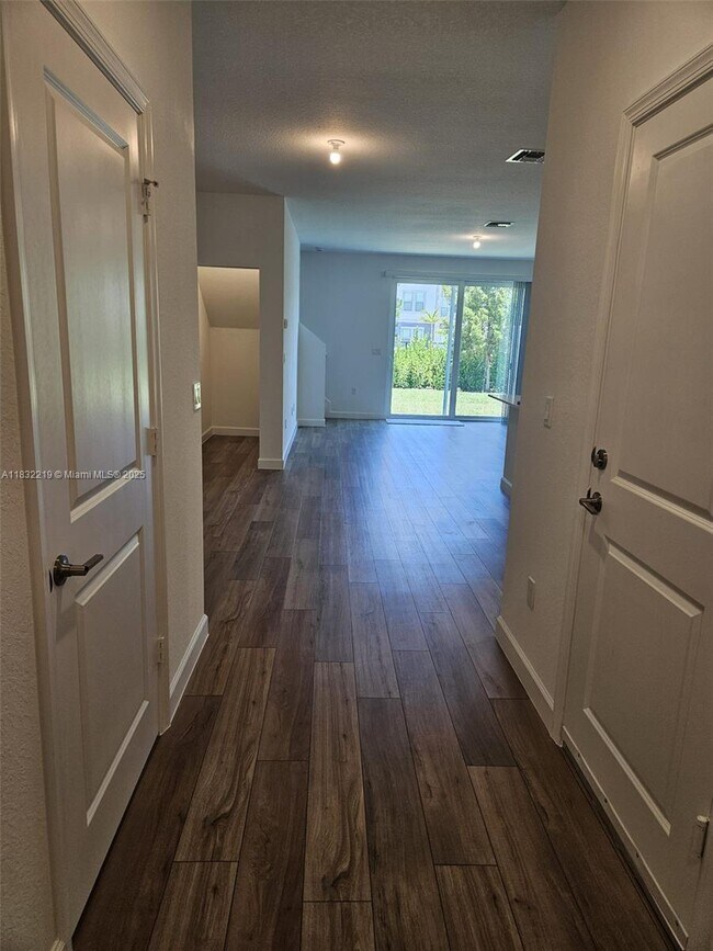 Foto del edificio - 319 SE Crossoak Ln
