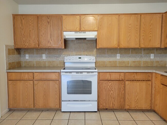 Building Photo - 404 Dale Ave