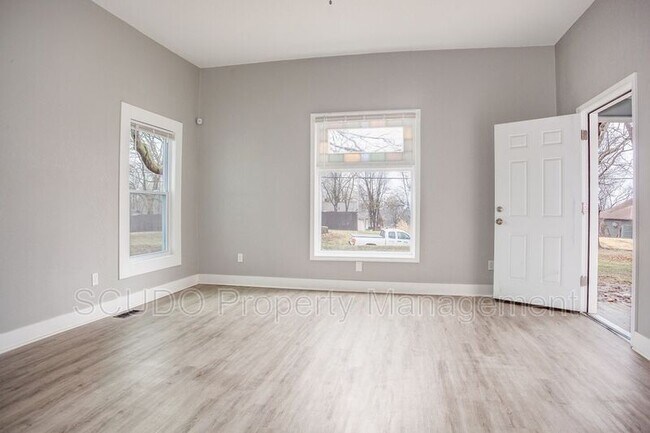 Building Photo - 3701 NE 35th St