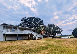 Building Photo - 3825 C St SE