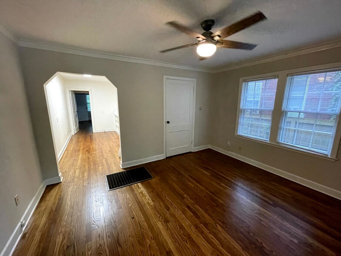 Living Room - 147 N Evergreen St