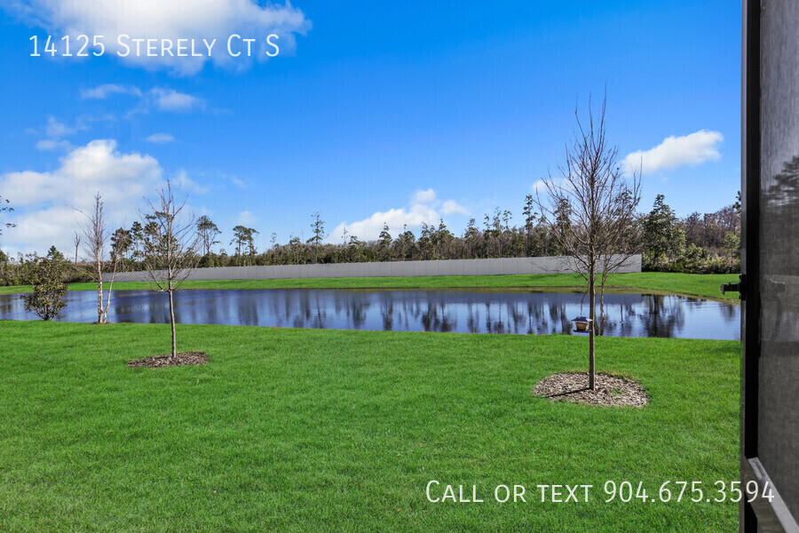 Foto principal - Beautiful Pond-Front Townhome in Wells Cre...