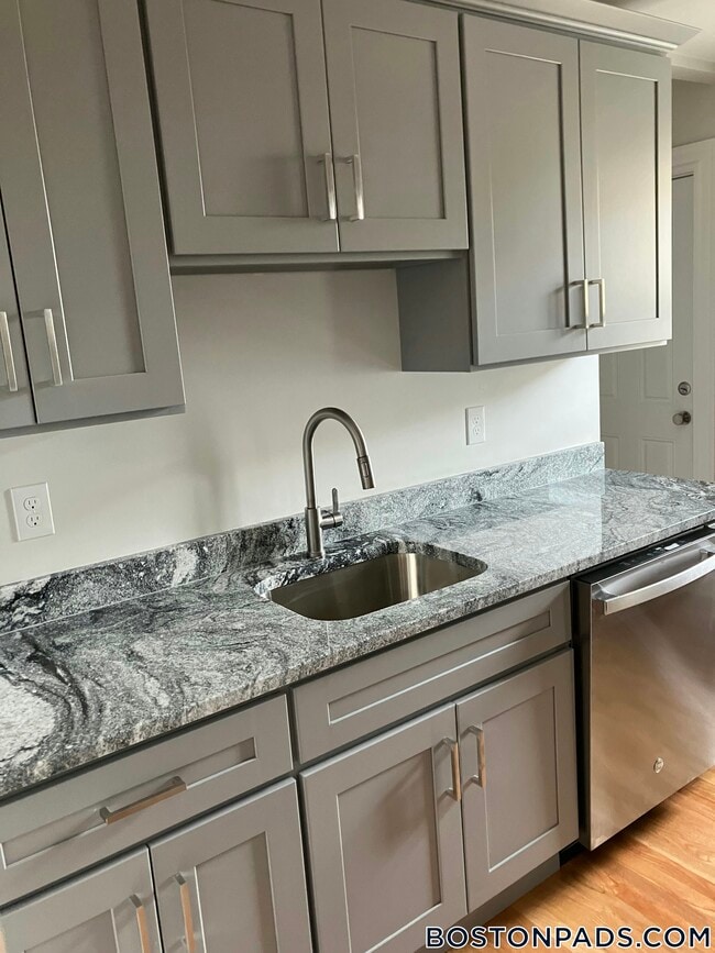 Building Photo - 17 Verrill St