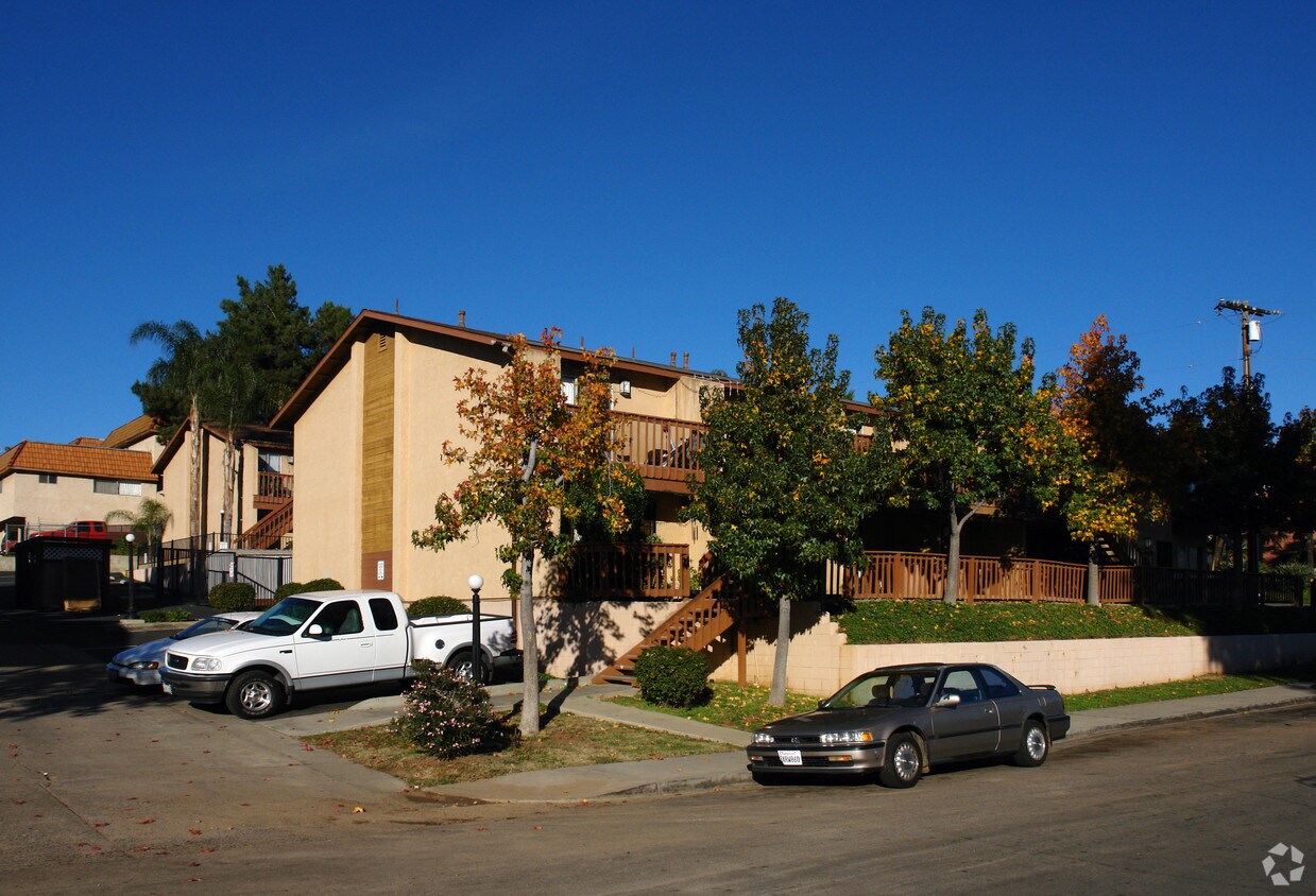 Primary Photo - Sandpiper Apartments