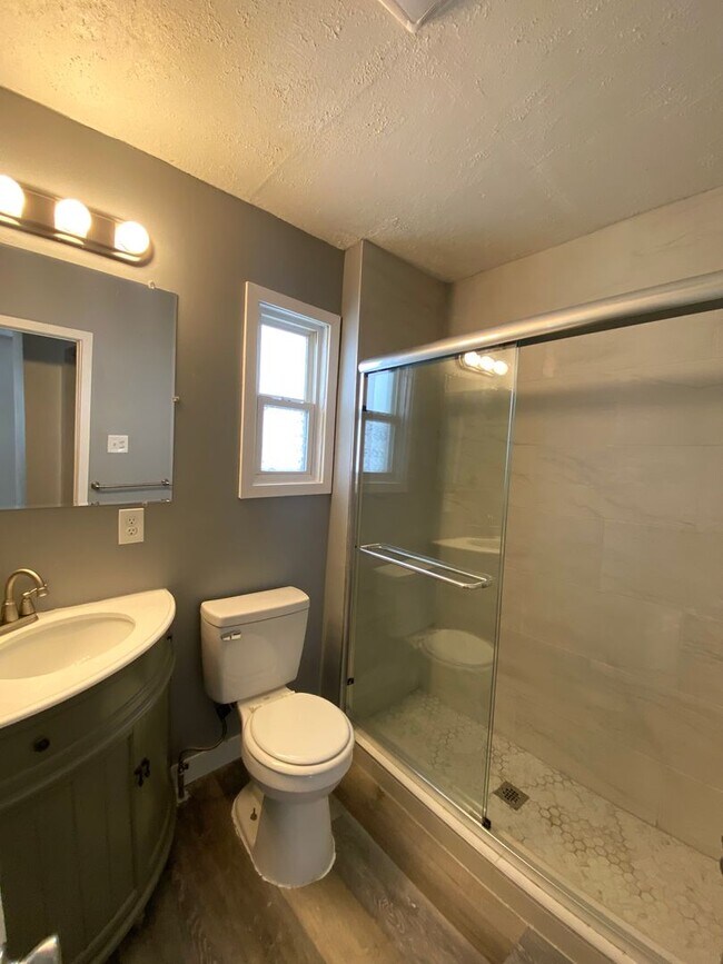 Foto del edificio - 2 Bedroom, 1Bath Home w/ 2 Car Garage Available Now in Peoria Heights!