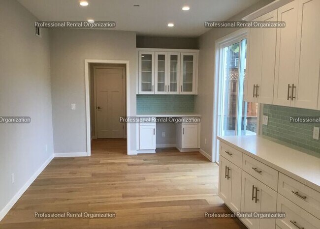 Building Photo - Stunning meticulous home in Prime Hidden V...