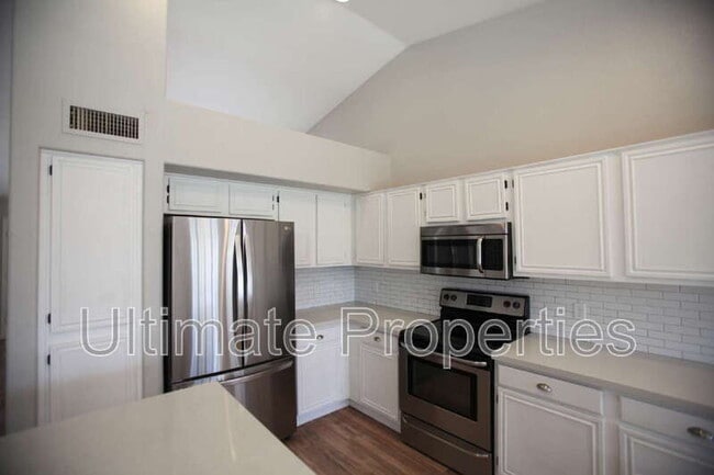 Building Photo - 7439 W Via Del Sol Dr