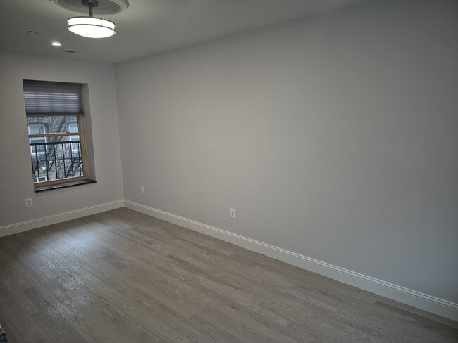 Building Photo - 209 Endicott St