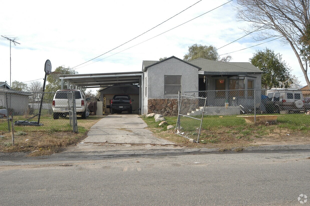 Primary Photo - 3256-3290 Duffy St