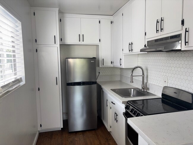 Foto del edificio - 14718 Magnolia Blvd