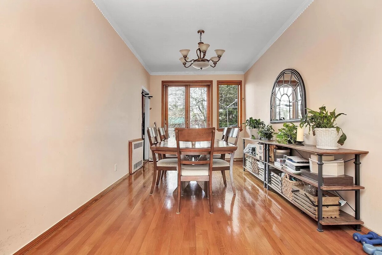 Primary Photo - 148 Pembroke St