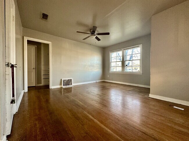 Foto del edificio - Cozy 1/1 with Private Yard, Close to TTU