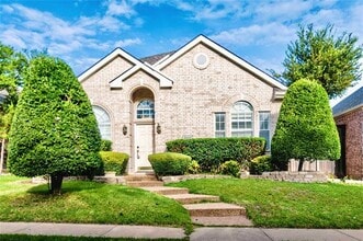 Building Photo - 8017 Springmoss Dr