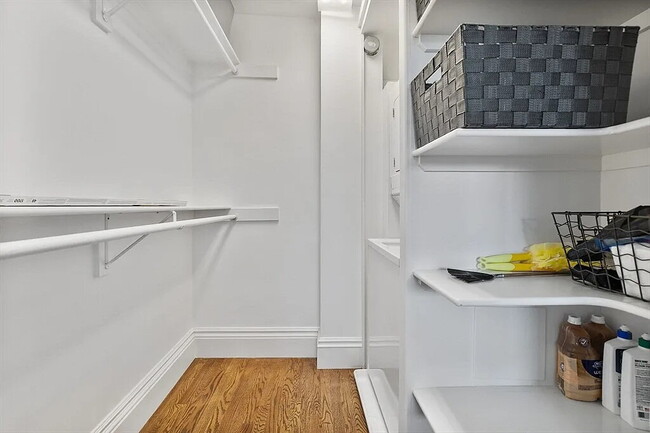 Building Photo - 1-bedroom, 1-bathroom fully updated residence features elevator access, outdoor space, central A/...