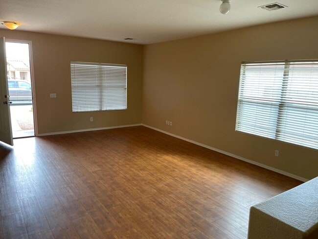 Building Photo - 4 bedroom 2 bath home in Rancho Gabriella