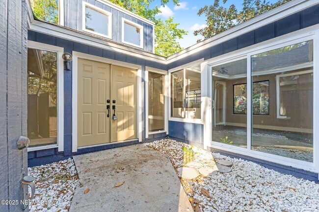 Foto del edificio - 2460 Cypress Springs Rd