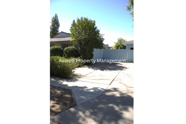 Foto del edificio - 1 Year Lease 1 Bed  1 Bath  Rent: $850 Dep...