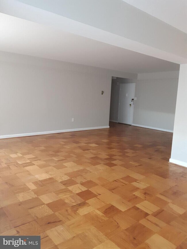 Foto del edificio - 4201 Cathedral Ave NW