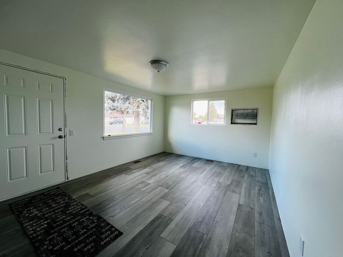 Building Photo - LH1601 1603