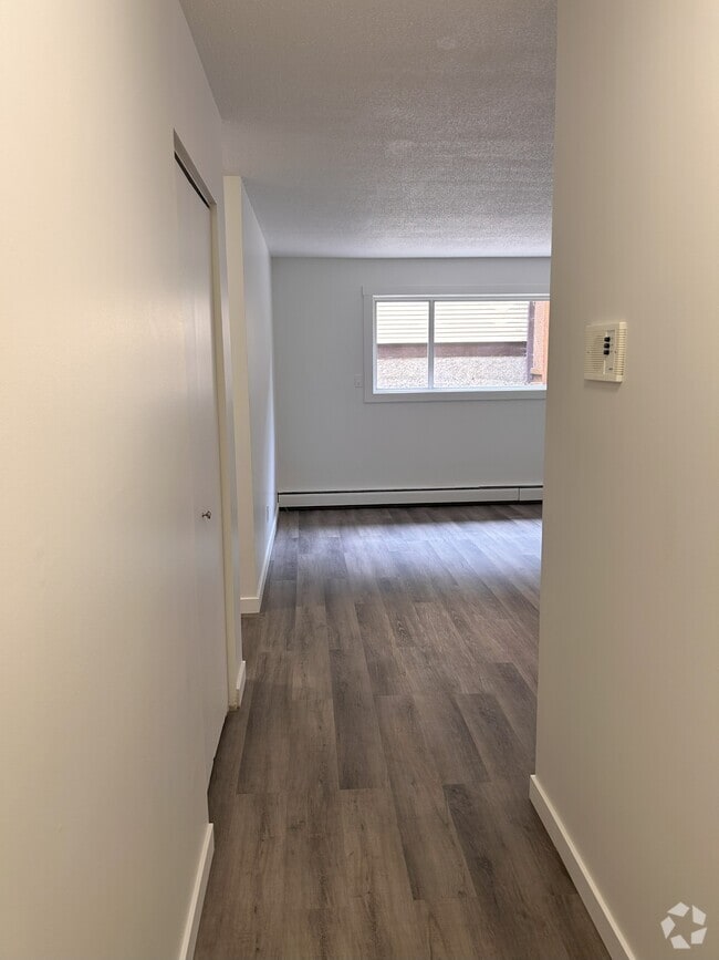 Building Photo - 727 5th Ave N