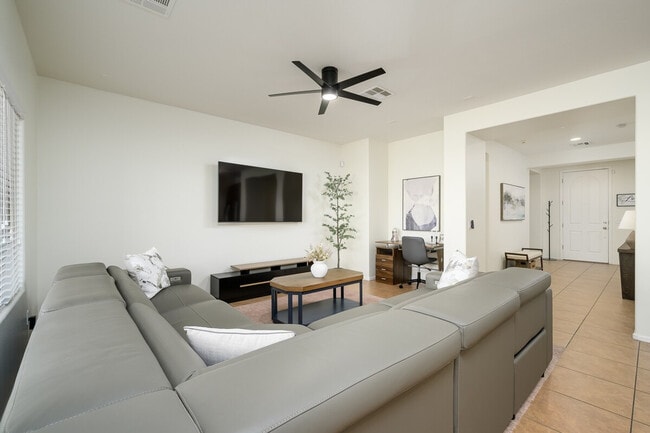 Building Photo - 5538 W Andrea Dr