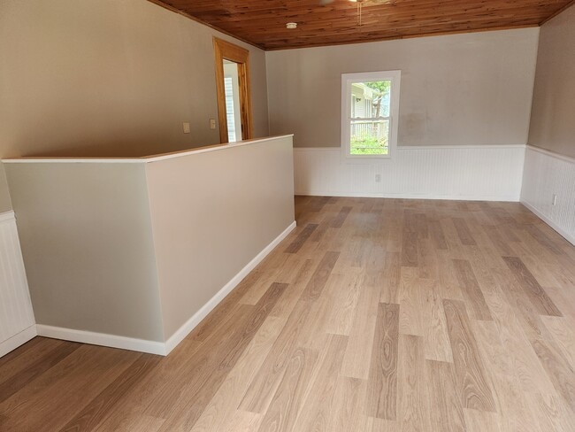 Building Photo - 101 Sunrise Terrace