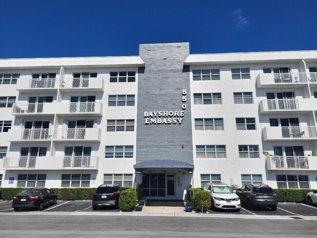 Foto del edificio - 550 Bayshore Dr