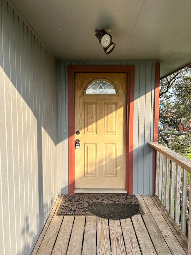 Foto del edificio - 4042 Laguna Shores Rd