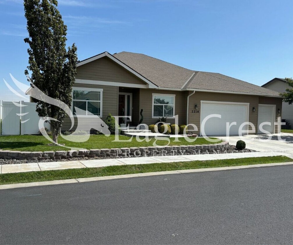 Primary Photo - Three Bedroom Single Family Home located i...