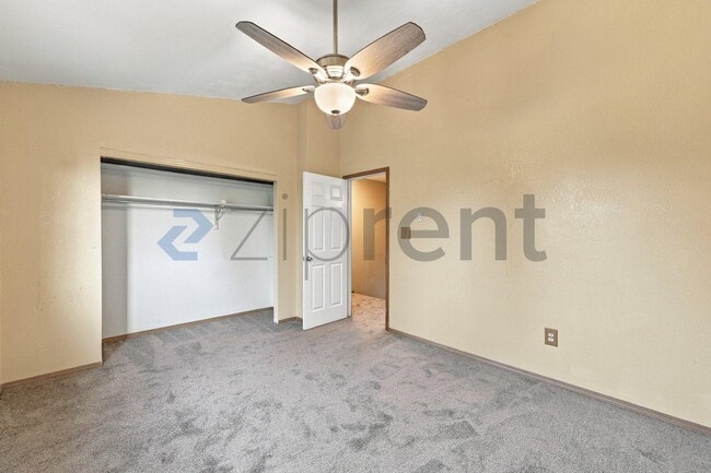 Building Photo - Unit