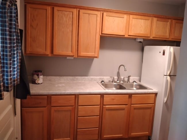 Kitchen - 255 Wilcox St