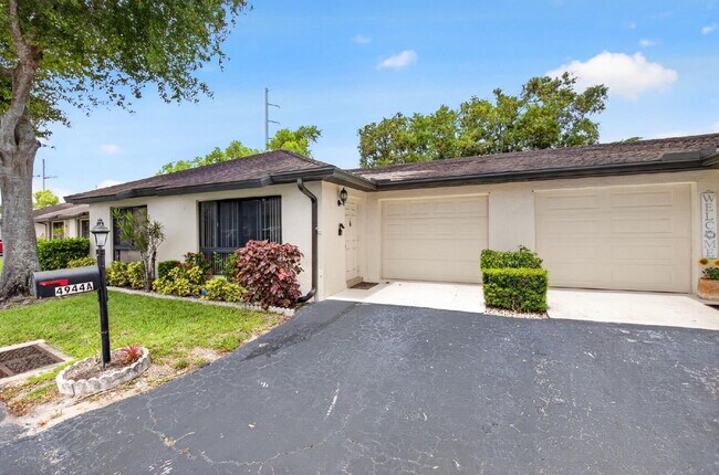 Foto del edificio - "Spacious 2-Bed, 2-Bath Boynton Beach Gem with Modern Granite Elegance – 1400 Sq Ft!"