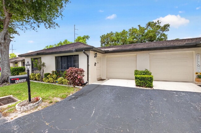 Building Photo - "Spacious 2-Bed, 2-Bath Boynton Beach Gem with Modern Granite Elegance – 1400 Sq Ft!"