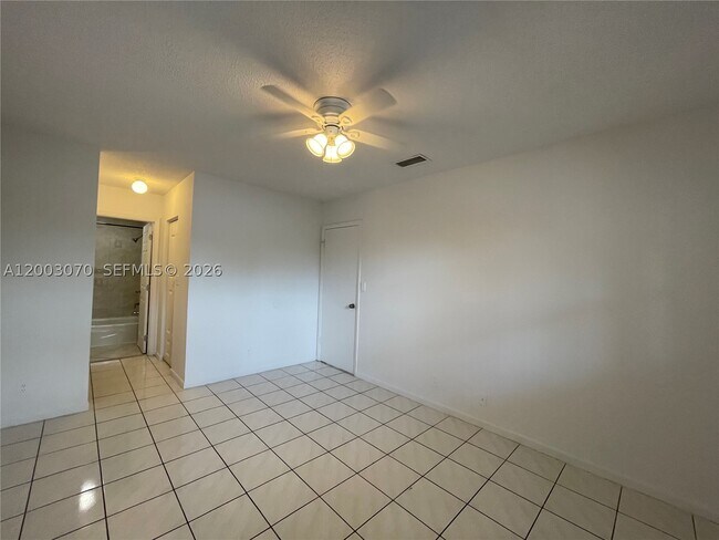 Foto del edificio - 7410 Woodmont Terrace