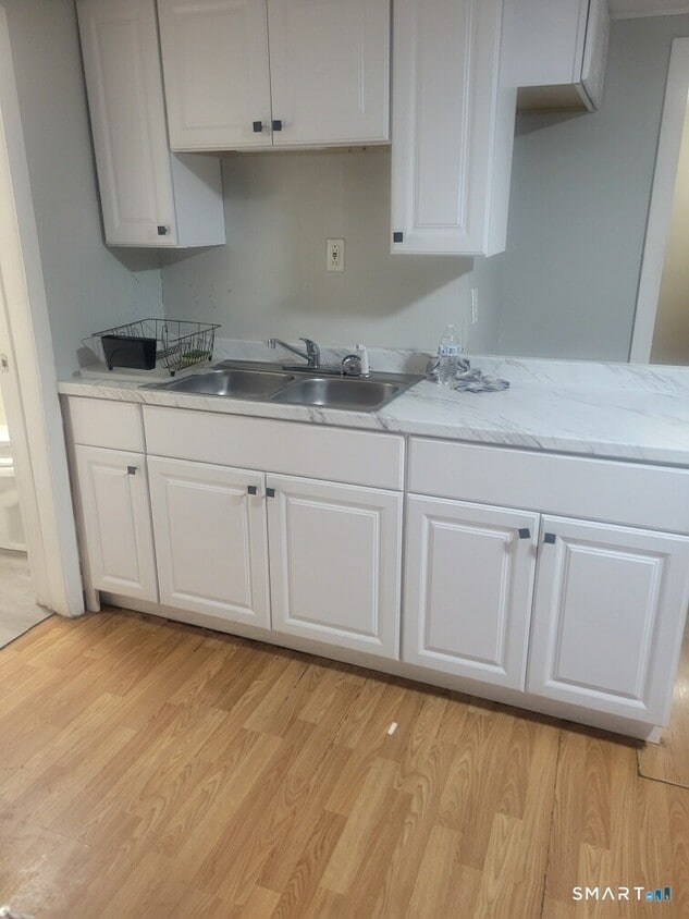 Building Photo - 116 Springdale Ave