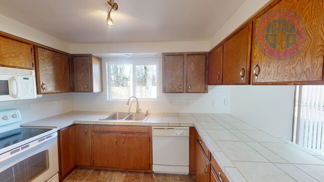 Foto del edificio - Single Level Ranch, Large Backyard, Privat...