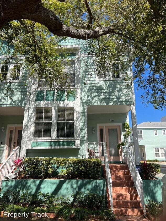 Foto principal - 2 br, 2.5 bath House - 645 4th Ave S