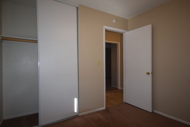 Foto del edificio - Cozy single story condo close to the commu...