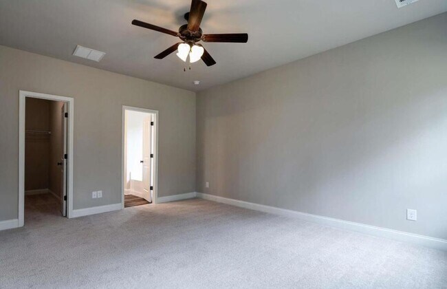 Foto del edificio - 5885 Ridgedale Ct