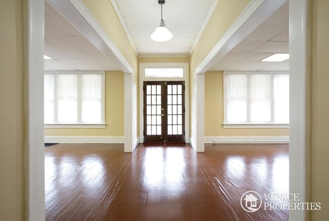 Building Photo - 184 E 15th Ave