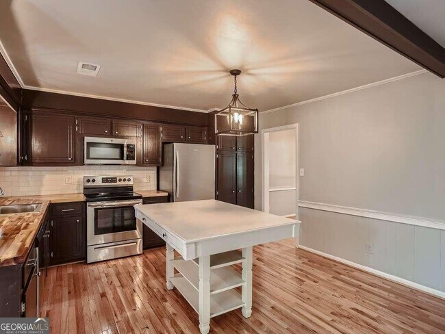 Building Photo - 5547 Stoneybrook Ct SE