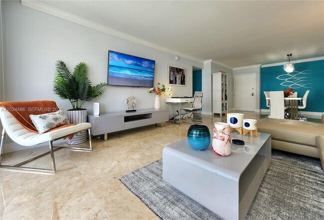 Building Photo - 2030 S Ocean Dr