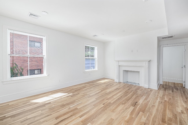 Building Photo - 293 Governor St