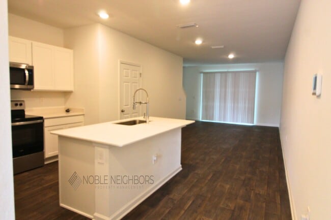 Building Photo - 5437 Tellaro Ln