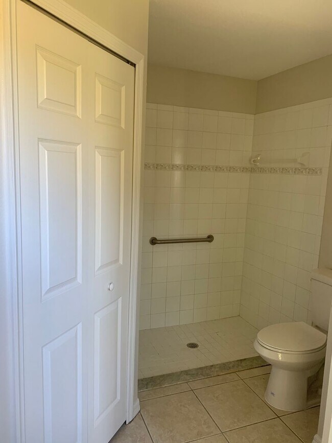 Foto del edificio - Beautiful 3 Bedroom, 2 Bathroom Home with Lake in Melbourne, FL!