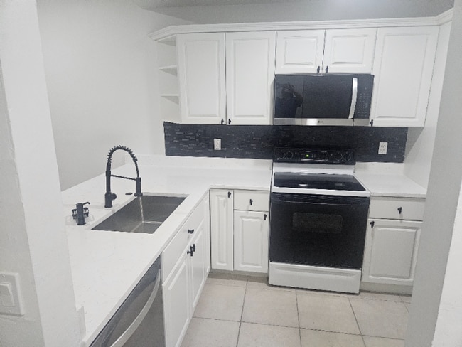 Foto del edificio - 3732 SW 7th Pl